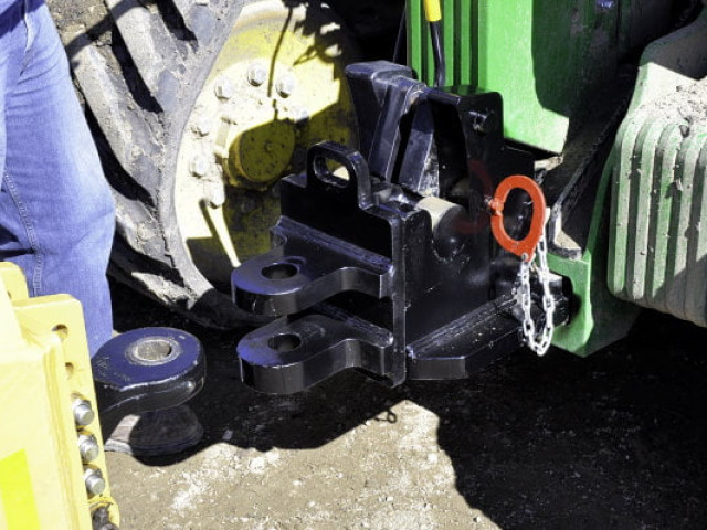 Bridgeview - Pulldozer scraper ag adapter hitch
