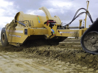 Bridgeview - Pulldozer 1220A Scraper loading