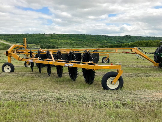 Bridgeview - Bale King VR581 rake with rubber mounted tines