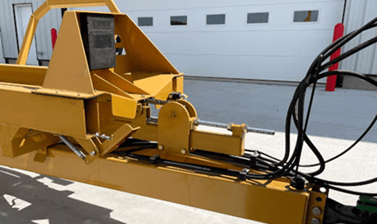BRX850 hydraulic hitch system