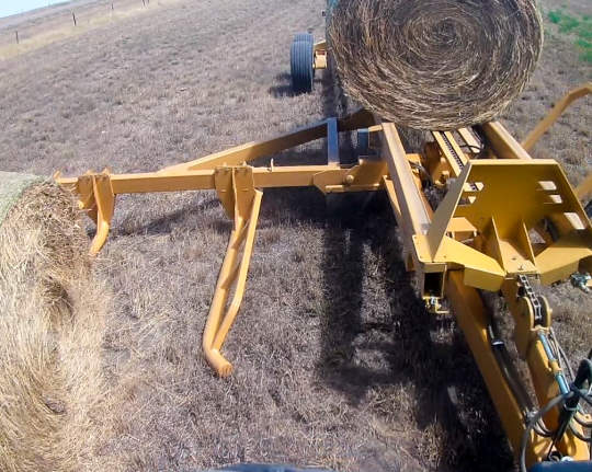 Bale King BRX850 self-loading round bale
