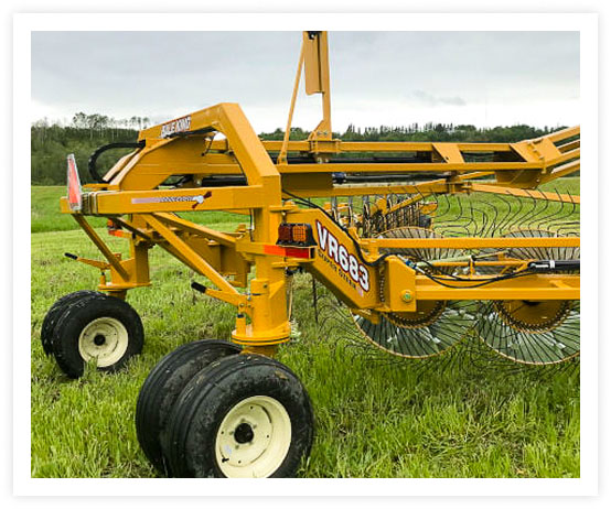 Carted rake during field operation