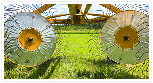 Windrow width compensation mechanism